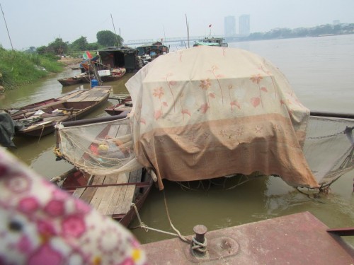 Tết Thiếu nhi trong mơ của những đứa trẻ trên bãi giữa sông Hồng - 1