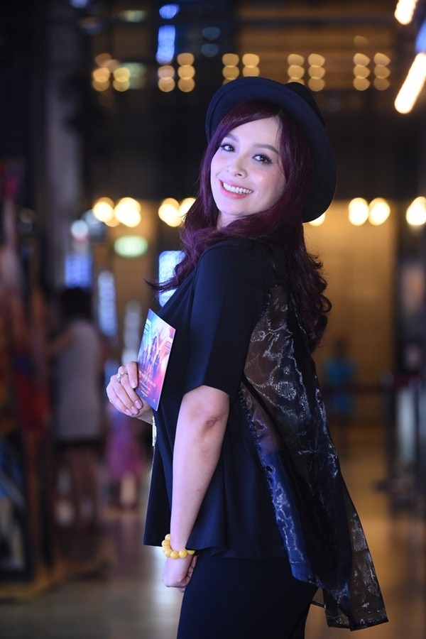 Á hậu Thụy Vân gợi cảm khác lạ, đọ sắc với Huyền My tại họp báo phim - 8