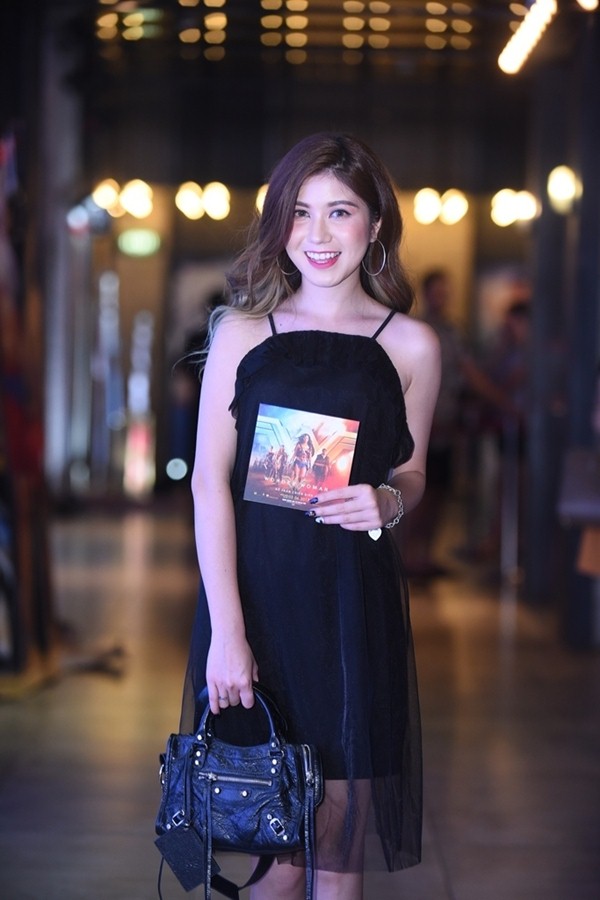 Á hậu Thụy Vân gợi cảm khác lạ, đọ sắc với Huyền My tại họp báo phim - 5