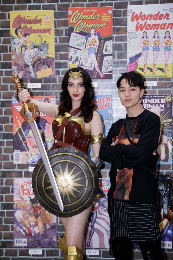 Á hậu Thụy Vân gợi cảm khác lạ, đọ sắc với Huyền My tại họp báo phim - 7