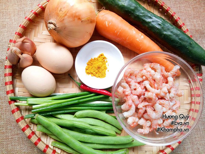 Làm cơm tôm trứng kiểu này, cả nhà ai cũng mê - 1