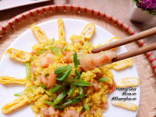 Làm cơm tôm trứng kiểu này, cả nhà ai cũng mê - 11