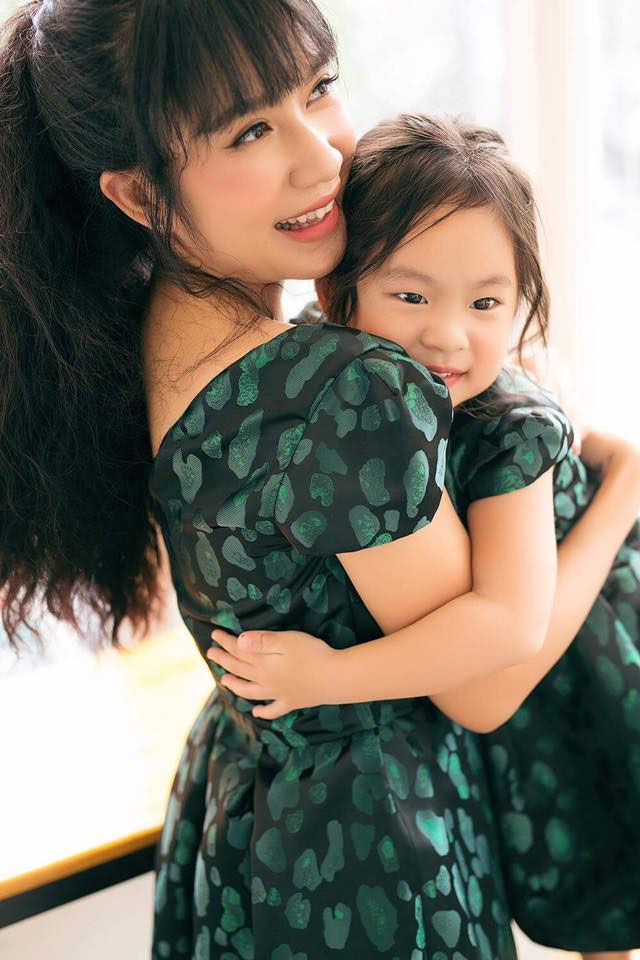 Sao Việt 24h qua: Con gái Lý Hải ngày càng điệu đà và xinh đẹp giống mẹ - 2