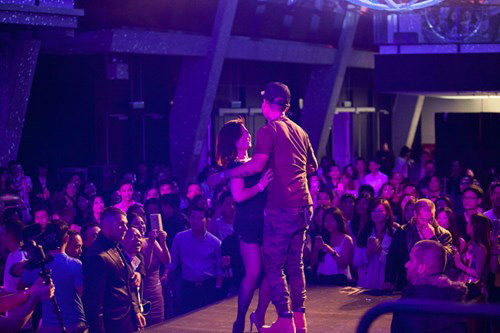 Tuấn Hưng, Đan Trường đẹp trai lại chiều fan, khiến vợ amp;#34;lo ngay ngáyamp;#34; - 4