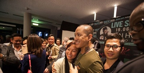 Tuấn Hưng, Đan Trường đẹp trai lại chiều fan, khiến vợ amp;#34;lo ngay ngáyamp;#34; - 2