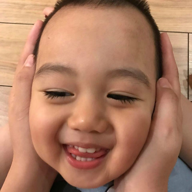 Sao Việt 24h qua: Con trai Ngọc Thạch cắn bạn khiến bố mẹ phải đi xin lỗi - 1