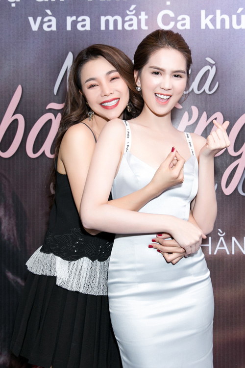 Ngọc Trinh ôm chặt Trà Ngọc Hằng, xóa tin đồn rạn nứt tình bạn - 3