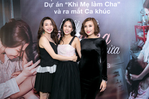 Ngọc Trinh ôm chặt Trà Ngọc Hằng, xóa tin đồn rạn nứt tình bạn - 7