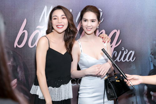 Ngọc Trinh ôm chặt Trà Ngọc Hằng, xóa tin đồn rạn nứt tình bạn - 4