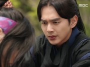 Xem & Đọc - Mặt nạ quân vương tập 14: Vô tình "thả thính", Yoo Seung Ho khiến nữ phụ ngày càng mê mệt