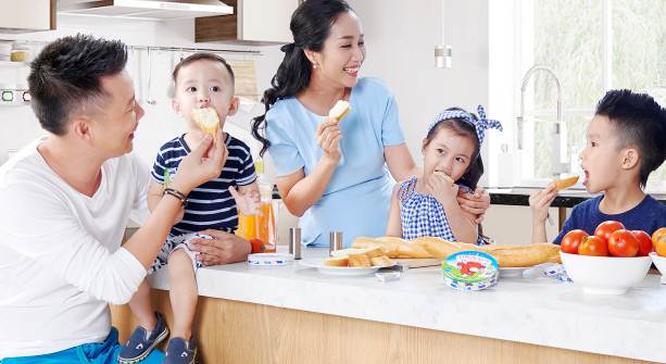 Phô mai mai Con Bò Cười công bố chiến dịch “vị ngon mịn gắn kết tiếng cười” - 2