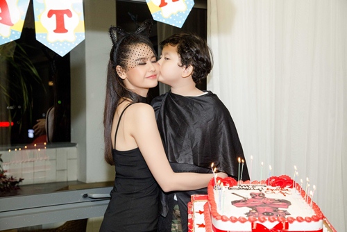 Trang Nhung và ông xã đại gia tình cảm đến dự sinh nhật con trai Trương Quỳnh Anh - 10