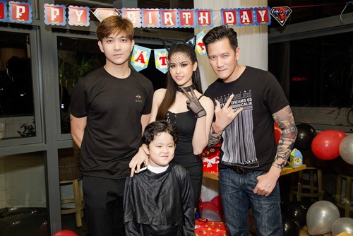 Trang Nhung và ông xã đại gia tình cảm đến dự sinh nhật con trai Trương Quỳnh Anh - 8