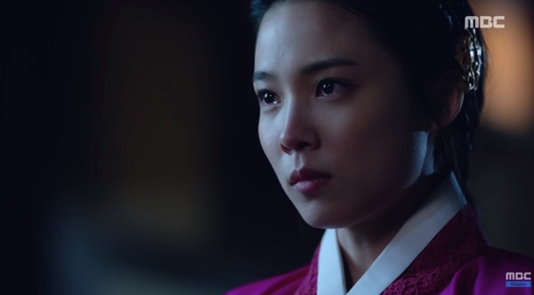 Mặt nạ quân vương tập 16: Cuối cùng, Yoo Seung Ho đã chịu thừa nhận tình cảm với Kim So Hyun - 6