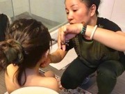 Làng sao - Sao Việt 24h qua: Thúy Nga trổ tài cắt tóc cho con gái