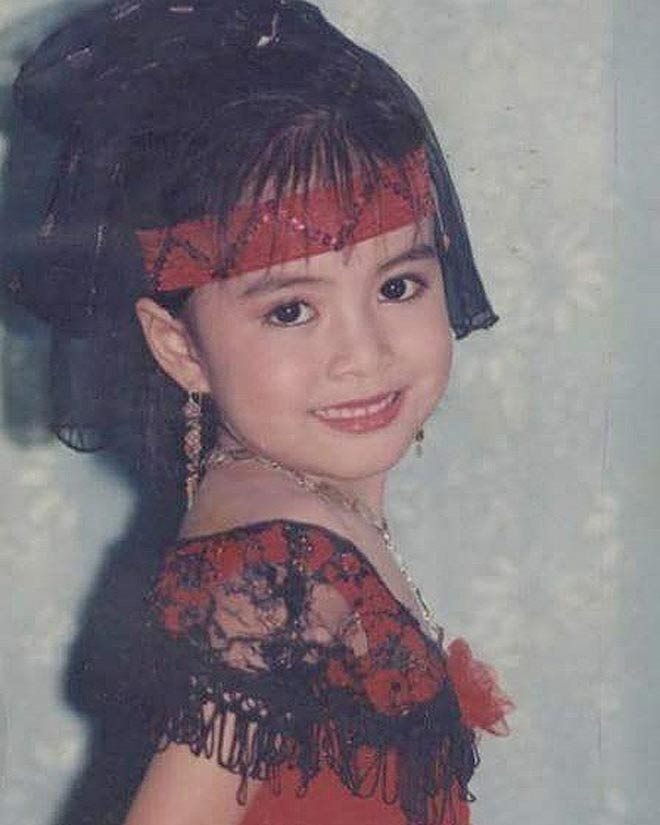 Sao Việt 24h qua: Thúy Nga trổ tài cắt tóc cho con gái - 11