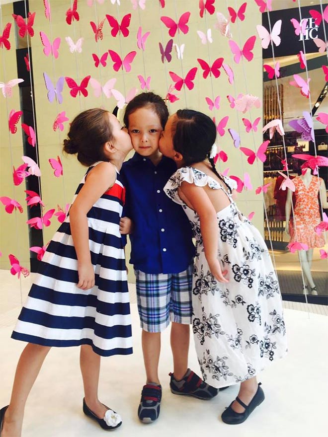 Sao Việt 24h qua: Thúy Nga trổ tài cắt tóc cho con gái - 10