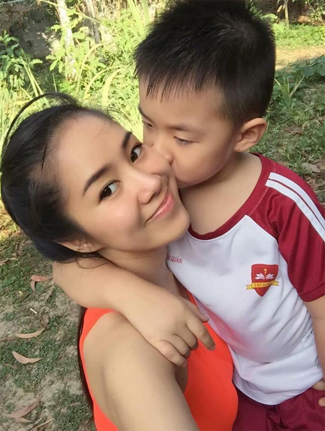 Sao Việt 24h qua: Thúy Nga trổ tài cắt tóc cho con gái - 14