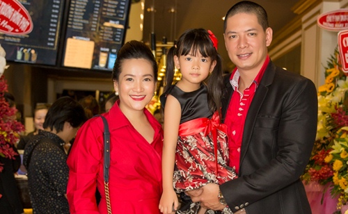 Vợ chồng Bình Minh đưa con gái đến chúc mừng Hoa hậu Thu Hoài - 2