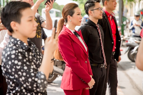 Vợ chồng Bình Minh đưa con gái đến chúc mừng Hoa hậu Thu Hoài - 9