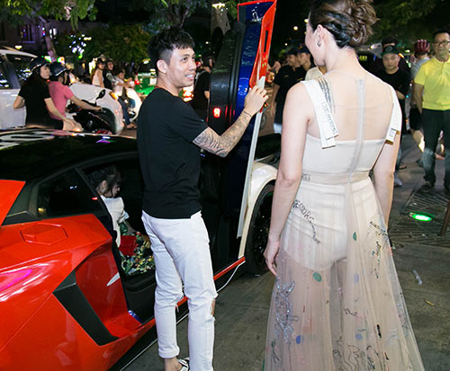 Vợ chồng Bình Minh đưa con gái đến chúc mừng Hoa hậu Thu Hoài - 13