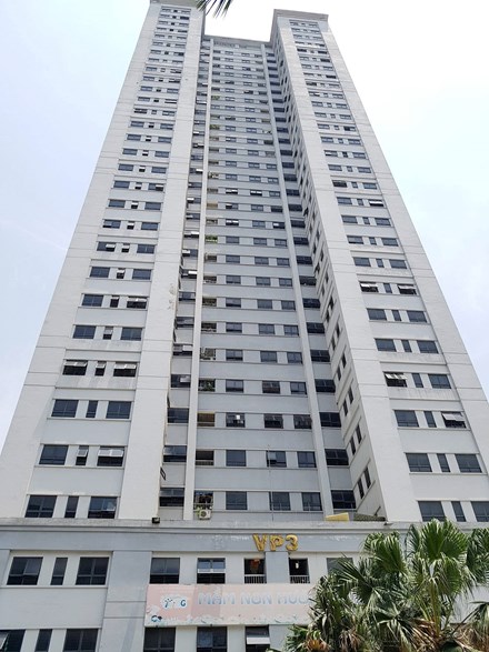 Nắng 40 độ, dân Hà Nội nghỉ làm ở nhà canh nước sinh hoạt - 2