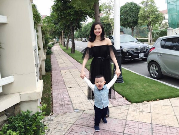 Đang bầu con thứ 2 nhưng Tâm Tít vẫn không quên yêu chiều con trai cả hết mực thế này - 1