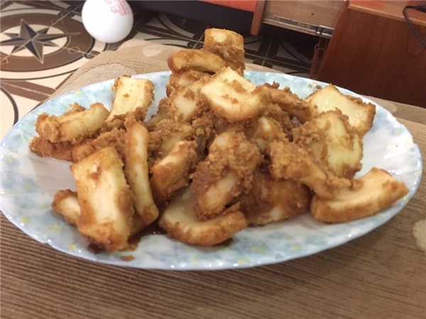 Chăm người yêu ốm, cô gái xinh đẹp nấu nồi cháo sườn khiến chàng trai vừa ăn vừa mếu - 3