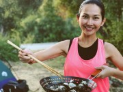 Làng sao - Đi cắm trại, Kim Hiền trổ tài nấu ăn thoăn thoắt khiến ai cũng ngưỡng mộ