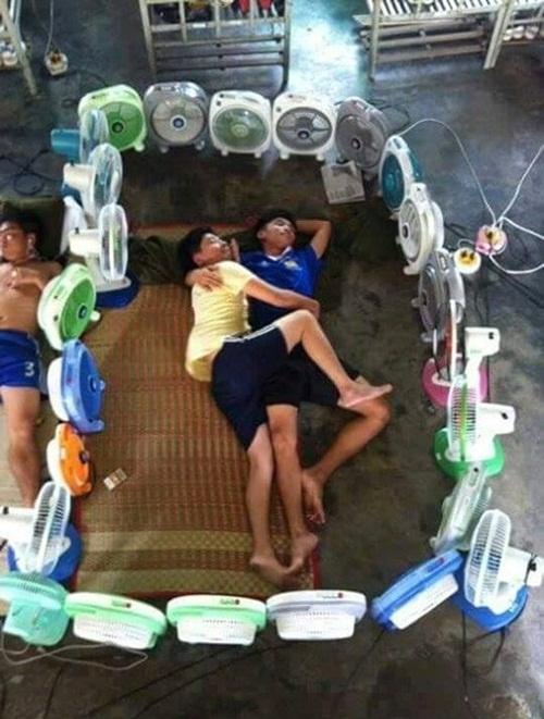 Muôn cách chống nóng amp;#34;bá đạoamp;#34; chỉ có ở Việt Nam - 14