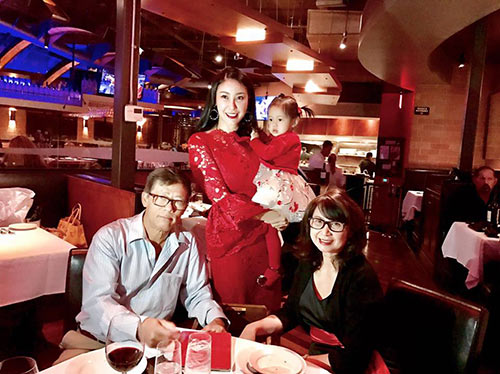 Vui chơi bên Mỹ, Hà Kiều Anh nhớ 2 con trai da diết - 5