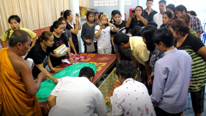 Toàn cảnh đám tang Hoa hậu Thái Lan 19 tuổi mới đăng quang được 4 ngày - 1