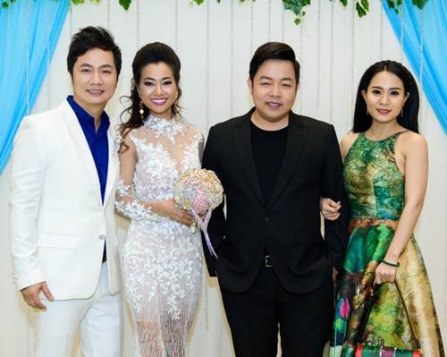 Đám cưới ấm cúng của ca sĩ hải ngoại Duy Trường và bà xã kém 4 tuổi - 1