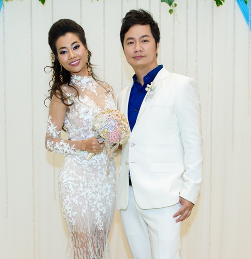 Đám cưới ấm cúng của ca sĩ hải ngoại Duy Trường và bà xã kém 4 tuổi - 4