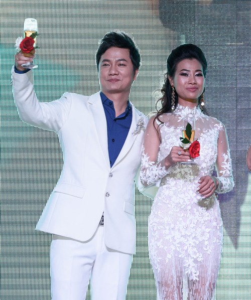 Đám cưới ấm cúng của ca sĩ hải ngoại Duy Trường và bà xã kém 4 tuổi - 5