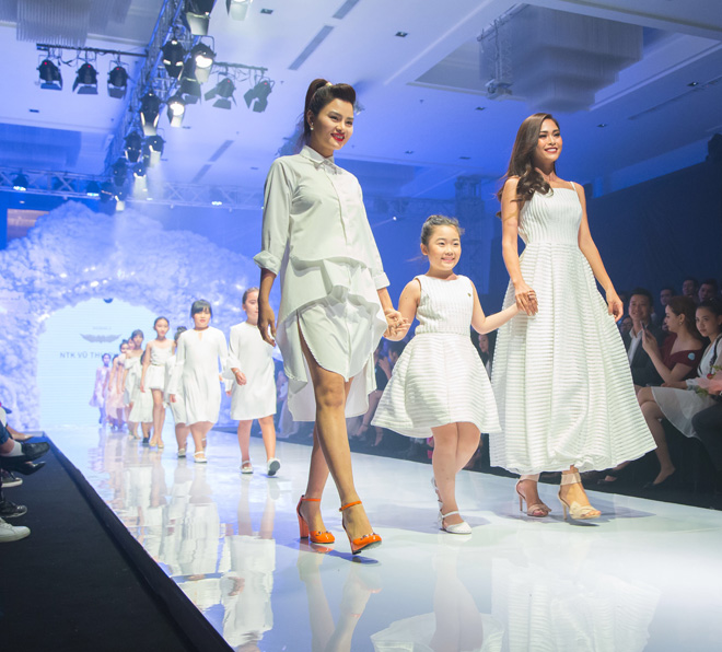 Siêu mẫu Hồ Đức Vĩnh điển trai bên Á hậu Lệ Hằng đi xem thời trang - 8