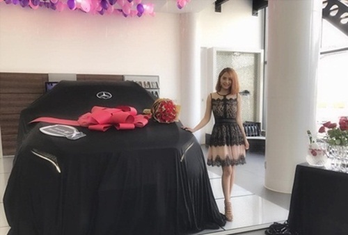 Sinh con được vài tháng, Hải Băng được Thành Đạt tặng xế hộp tiền tỷ - 1