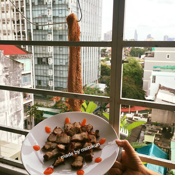 Khỏi vắt óc nghĩ món ăn giữa chảo lửa 41 độ, chị em Hà Nội thi nhau mang thịt ba chỉ ra phơi - 4