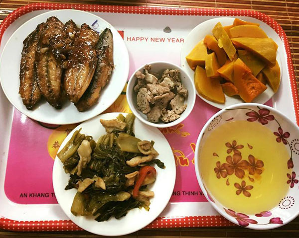 Tự đi chợ, nấu cơm cho vợ sau sinh, anh chồng 8x được chị em khen ngợi hết lời - 3