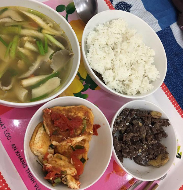 Tự đi chợ, nấu cơm cho vợ sau sinh, anh chồng 8x được chị em khen ngợi hết lời - 12