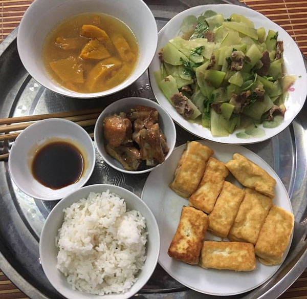 Tự đi chợ, nấu cơm cho vợ sau sinh, anh chồng 8x được chị em khen ngợi hết lời - 4