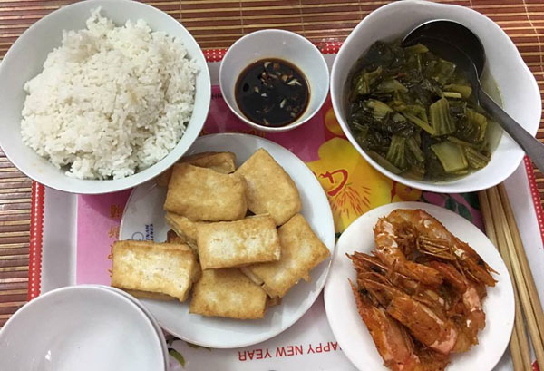 Tự đi chợ, nấu cơm cho vợ sau sinh, anh chồng 8x được chị em khen ngợi hết lời - 5