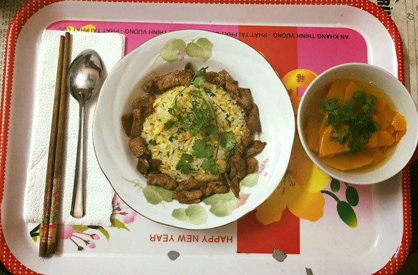 Tự đi chợ, nấu cơm cho vợ sau sinh, anh chồng 8x được chị em khen ngợi hết lời - 9