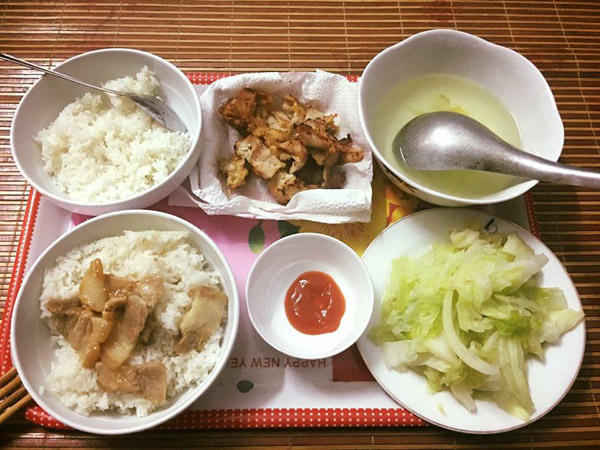 Tự đi chợ, nấu cơm cho vợ sau sinh, anh chồng 8x được chị em khen ngợi hết lời - 10