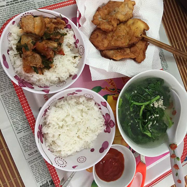 Tự đi chợ, nấu cơm cho vợ sau sinh, anh chồng 8x được chị em khen ngợi hết lời - 11