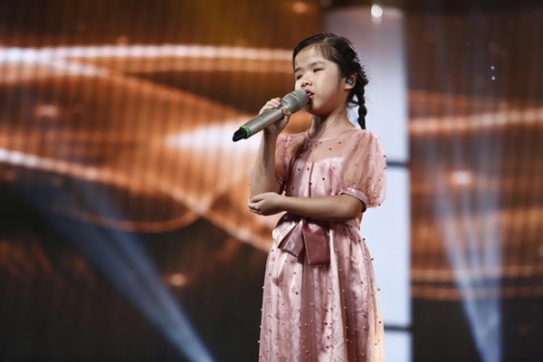 Vietnam Idol Kids 2017: Triệu khán giả xúc động rơi nước mắt khi nghe cô bé khiếm thị Minh Hiền hát - 1