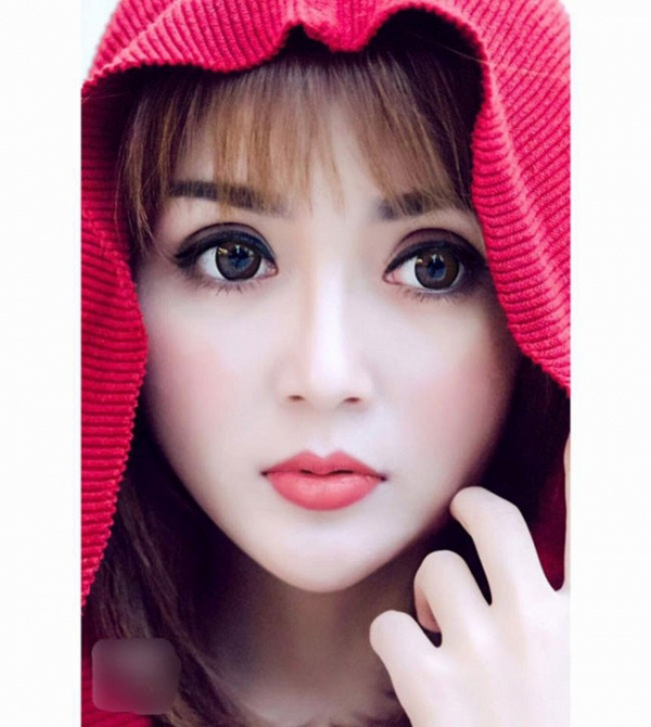 Bụng bầu vượt mặt, amp;#34;cô giáo tiểu học đẹp tựa búp bêamp;#34; gây ngỡ ngàng về nhan sắc - 1