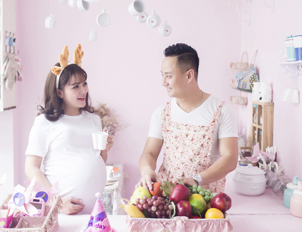 Bụng bầu vượt mặt, amp;#34;cô giáo tiểu học đẹp tựa búp bêamp;#34; gây ngỡ ngàng về nhan sắc - 4
