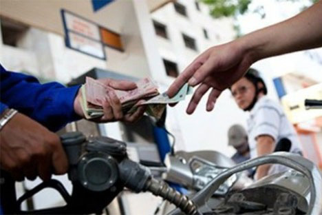 Chiều nay, giá xăng tăng nhẹ? - 1