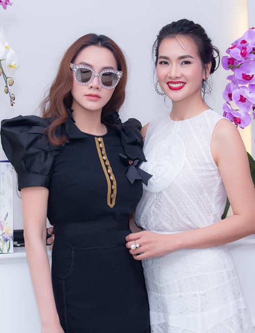 Chồng đại gia đưa đón Trang Nhung đi sự kiện bằng xế hộp bạc tỷ - 4